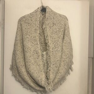 Club Monaco wool blend fadey infinity scarf fringe off white with black speckles